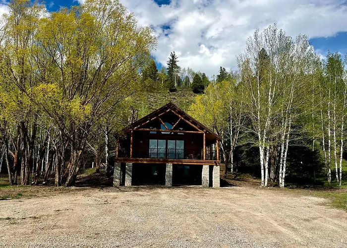 Magnificent With And Luxurious Interior In Wyoming *