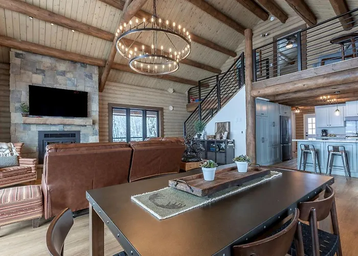 Magnificent With And Luxurious Interior In Wyoming Holiday home