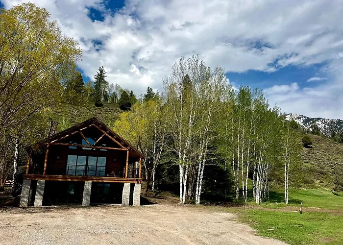 Magnificent With And Luxurious Interior In Wyoming Holiday home *