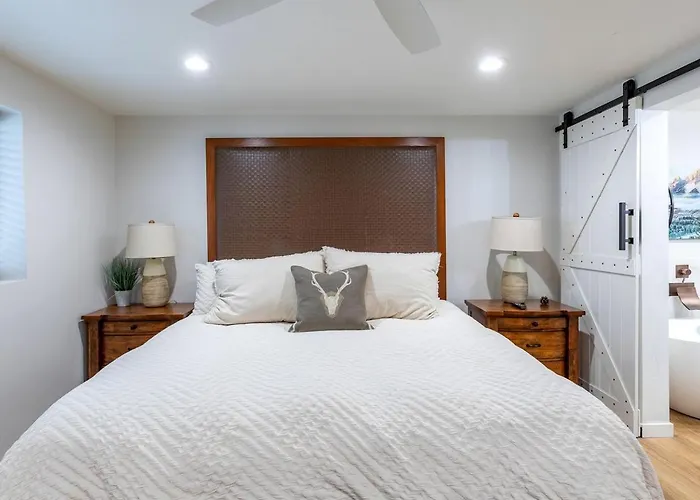 Magnificent With And Luxurious Interior In Wyoming *