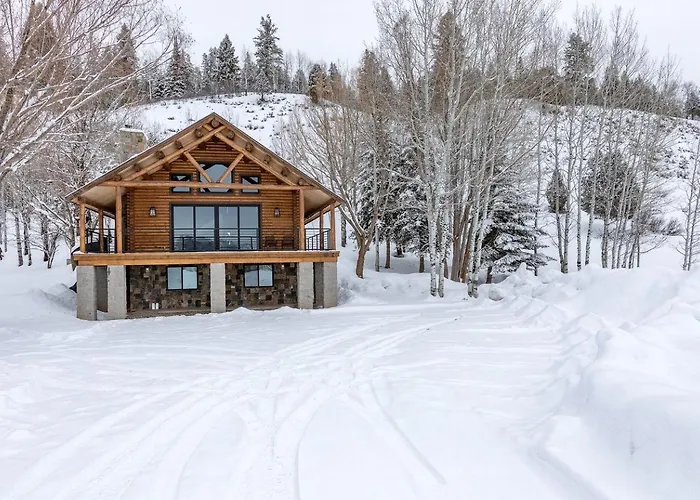 Magnificent With And Luxurious Interior In Wyoming Holiday home