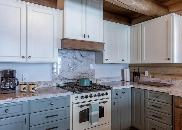 Magnificent With And Luxurious Interior In Wyoming Alpine