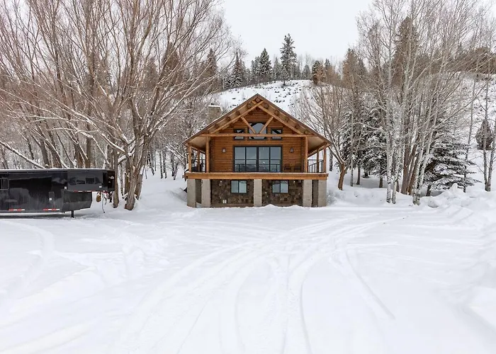 Magnificent With And Luxurious Interior In Wyoming Alpine